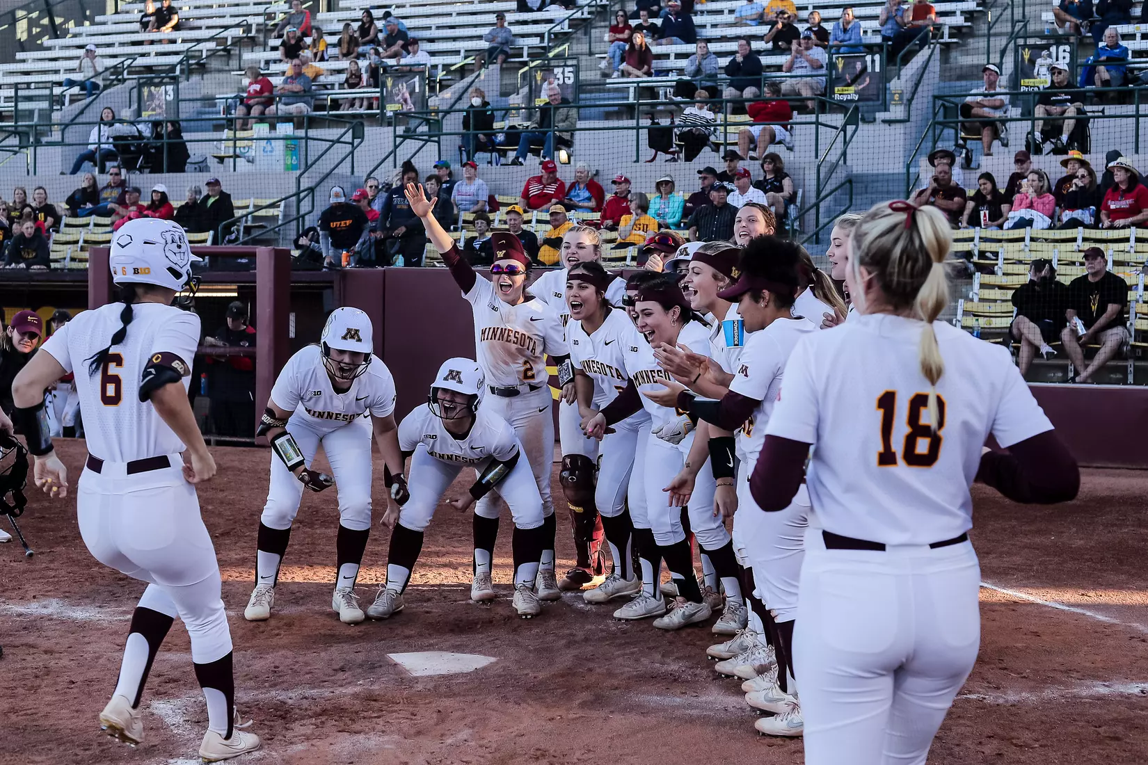 Evans Chloe, walk off, team, celebration