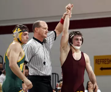 Nick Dardanes picked up a 17-8 major dec and helped the Gophers defeat North Dakota State 29-9