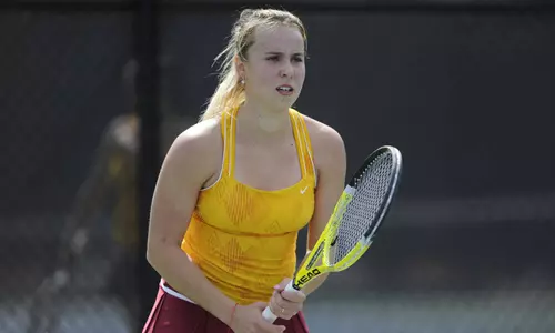 Sophmore Yuliana Umanets won her first career match at No. 1 singles 6-2, 6-0.