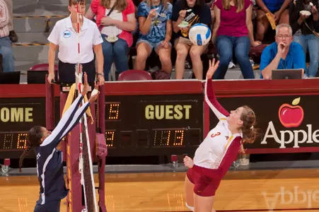 Senior Middle Blocker Dana Knudsen