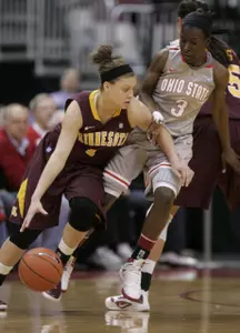 Rachel Banham drives to the basket.