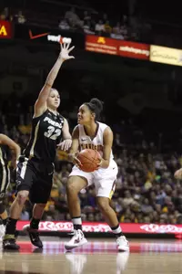 Kionna Kellogg and the Gophers will take on #12/11 Purude on the road Thursday night.