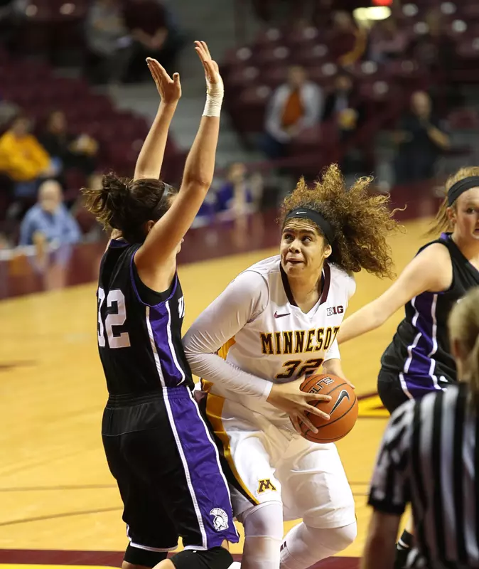 Amanda Zahui B. with her second-consecutive double double game for the Gophers ending with 14 points and 12 rebounds.