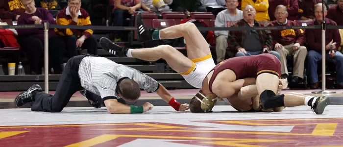 Gophers take down Wyoming