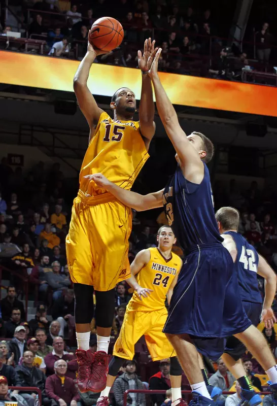 Maurice Walker led Minnesota with 17 points and 13 rebounds on Monday against Concordia-St. Paul.
