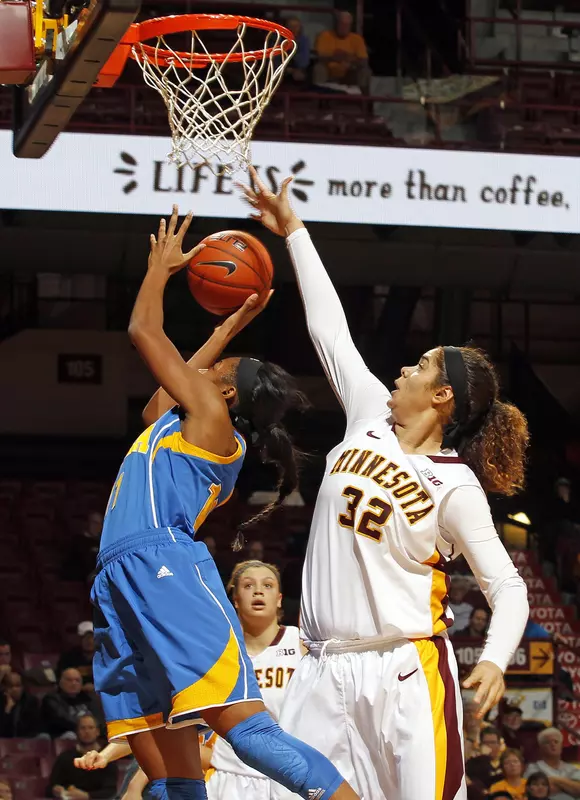 Amanda Zahui B. had seven blocks Friday against UCLA.