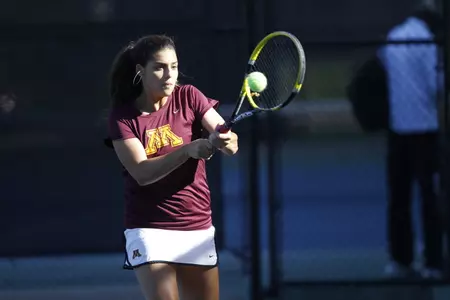 Aria Lambert notched a victory (7-6, 6-2) over Abbi Melrose in this afternoon's match against Oklahoma.