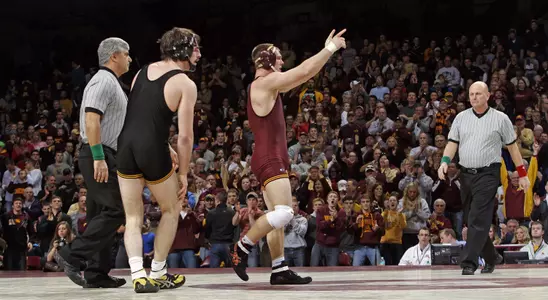 No. 1 Logan Storley pinned No. 2 Chris Perry in overtime to help Minnesota win the National Duals title.