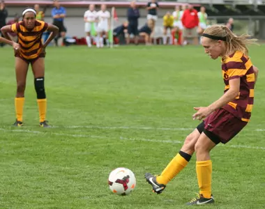 Katie Thyken scores fifth goal of the 2013 season at Jacksonville.