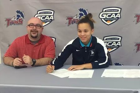 Keyondra "Mercedes" Jenkins signed a NLI to play for the Gophers.