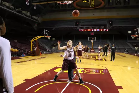 Jessie Edwards from Leeming, Australia is adjusting on and off the court