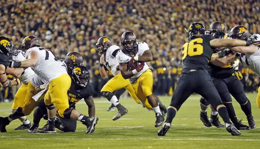 Mitch Leidner hands off to Shannon Brooks.