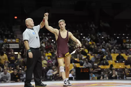 Tommy Thorn went 4-0 on Friday to advance to Saturday's semifinals