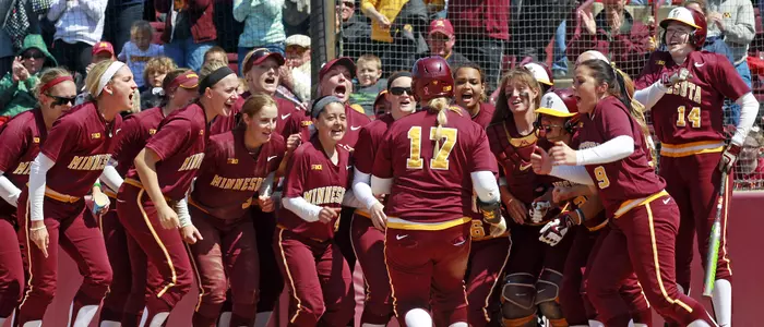 Sara Groenewegen hit a home run and tossed a one-hitter in Minnesota's Game 1 win.