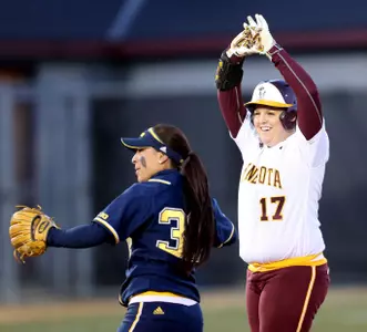 Sara Groenewegen had two hits and a win in the circle Friday.