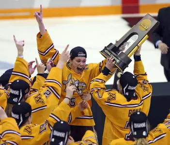 The defending national champions welcome nine new players for 2015-16.