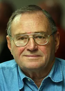 Bob Peterson, who served as Minnesota's sports information director for 18 years, passed away on Sunday night.