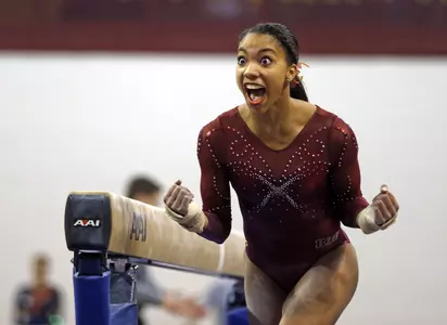 The Gophers defeated Illinois on Saturday, 195.775-195.000.