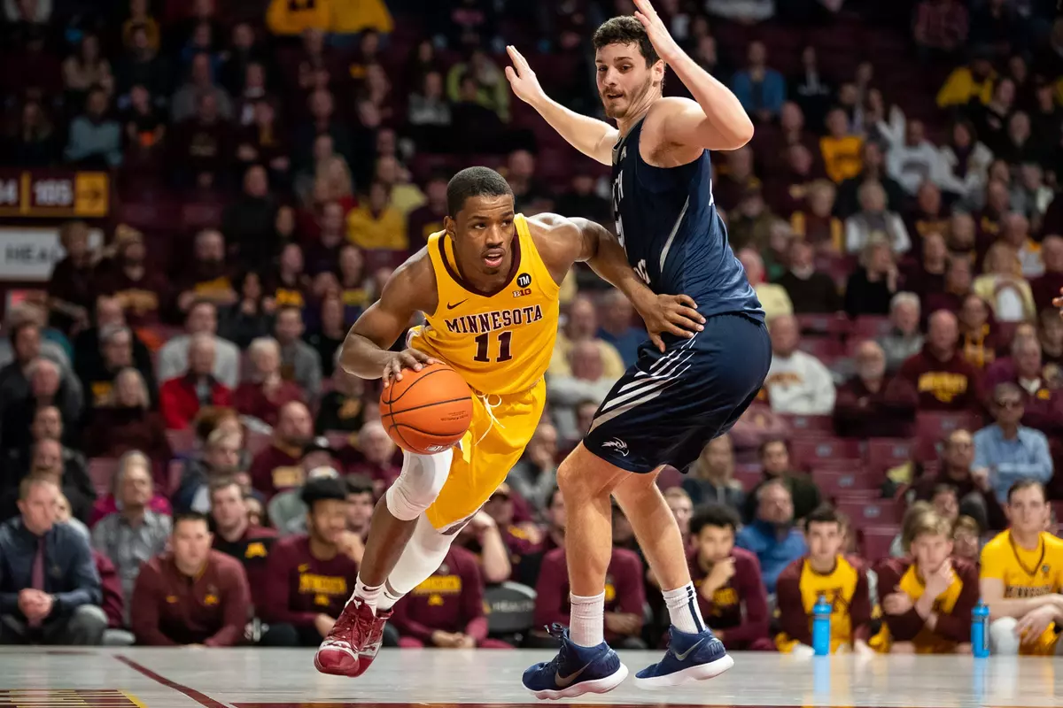 Minnesota Gophers guard Isaiah Washington (11)
