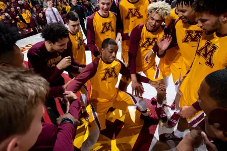 Minnesota Gophers guard Isaiah Washington (11)