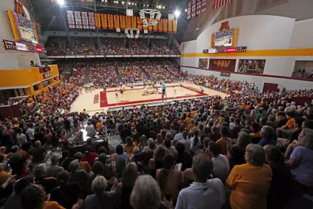 Gophers Sweep Bison in Home Opener Image