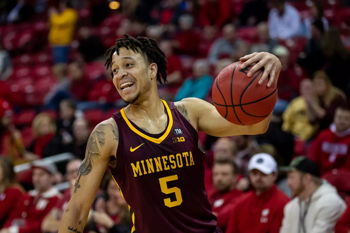 Minnesota Gophers guard Amir Coffey (5)