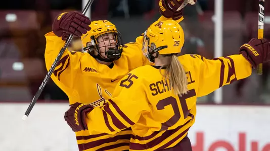 Taylor Wente (28), Nicole Schammel (25)