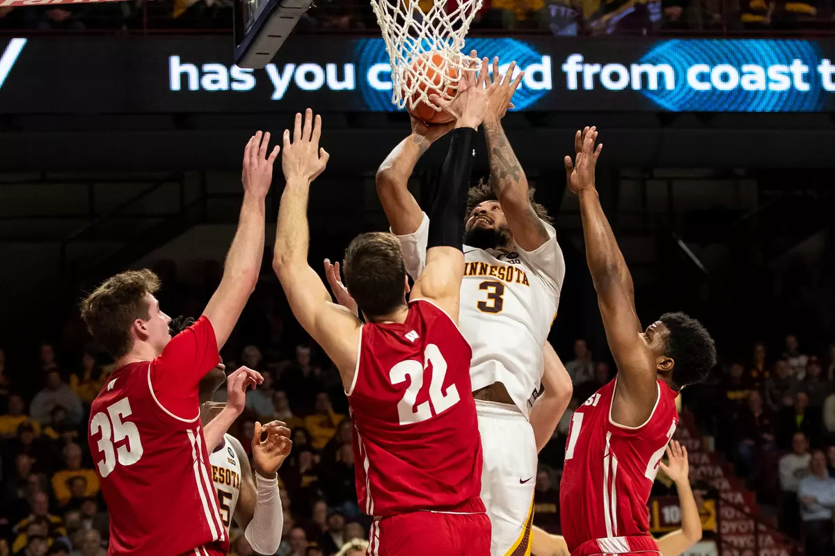 Minnesota Gophers forward Jordan Murphy (3)