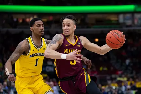 Minnesota Gophers guard Amir Coffey (5)