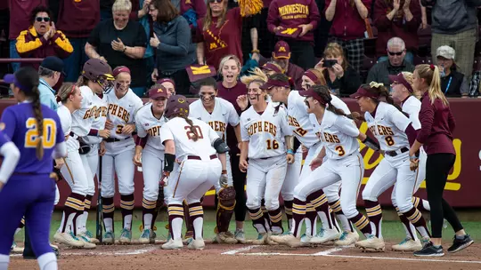 Maddie Houlihan (20), team, celebration