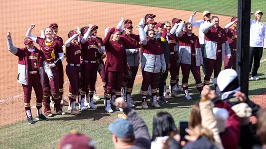 softball vs Illinois team