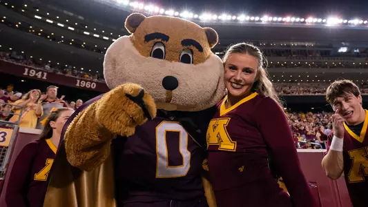 Goldy Gopher, Cheer