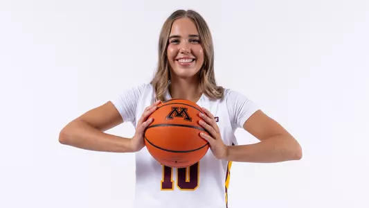 mara braun posed photo 2023 media day