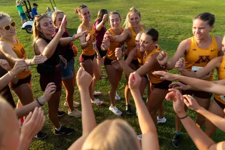 team at oz memorial in 2023 women's cross country