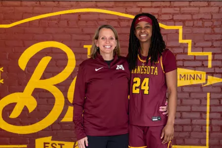 janay sanders signing wbb