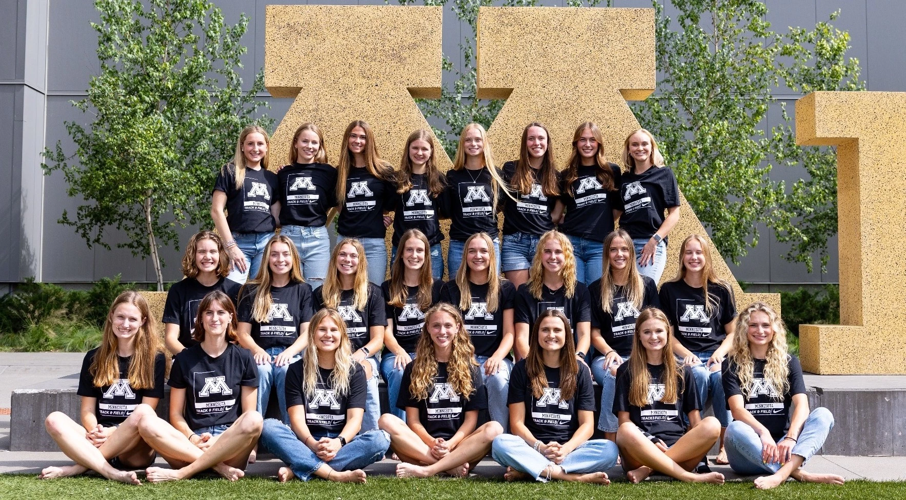 xc women's team photo 2023