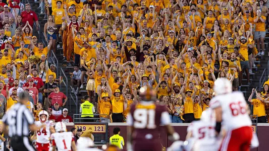 Huntington Bank Stadium, fans