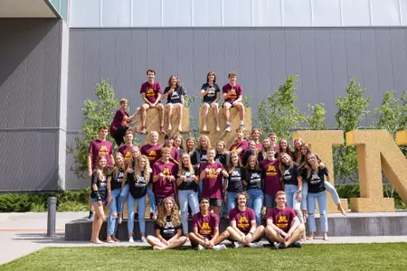 team photo minnesota cross country 2023