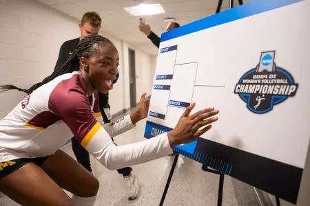 Awoleye, Phoebe
