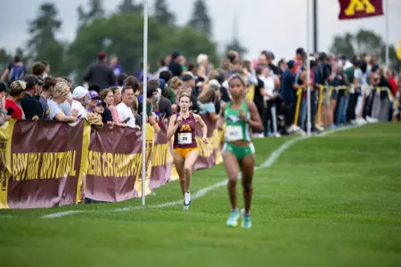 zoie dundon at the 2025 roy griak invitational