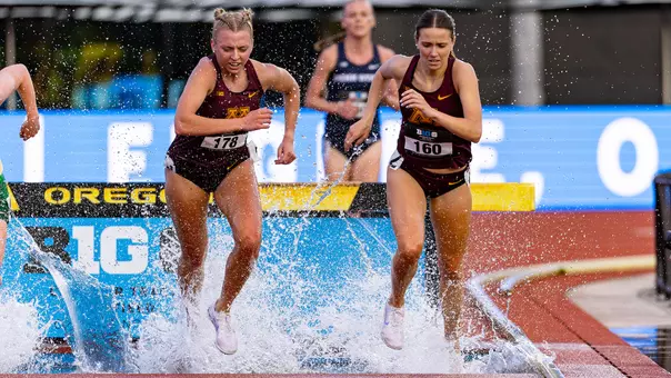 Isabelle Schmitz, Zoie Dundon