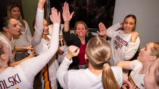 Plitzuweit Dawn, locker room, team