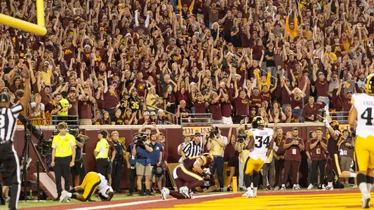 Minnesota, Iowa, Fans, Maroon Out