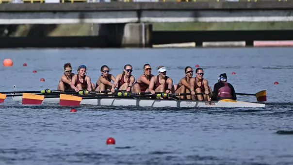 UMN Rowing 1V8 in Sacramento