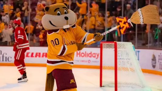 Goldy sweep of Wisconsin