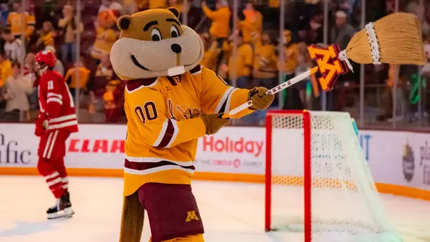 Goldy sweep of Wisconsin