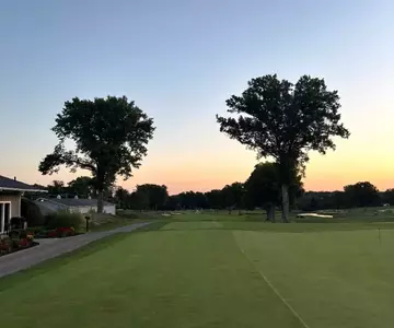 Morning at the course.