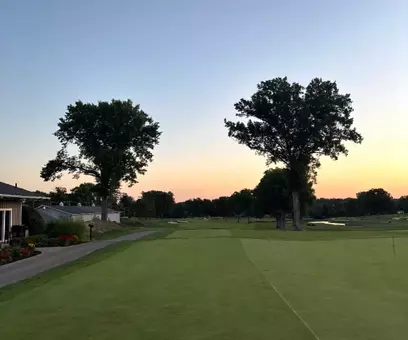 Morning at the course.