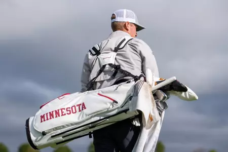 Honsa Approaching the next hole