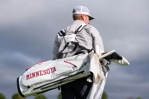 Honsa Approaching the next hole